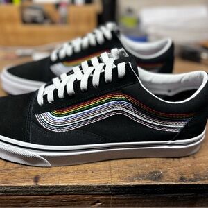 Vans Black Old Skool Sneakers with Iconic Stripe